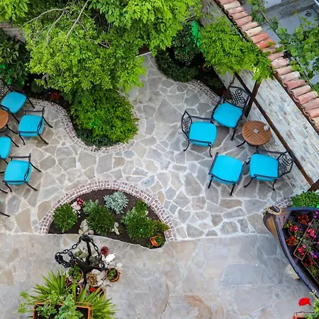 Hotel Kirios